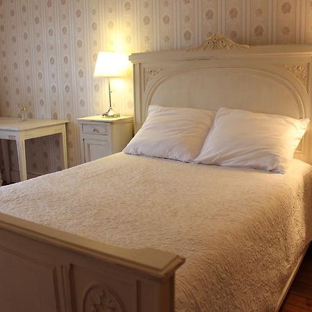 Hôtel De La Providence Égliseneuve-dʼEntraigues Extérieur photo