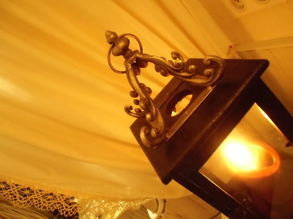 Hôtel De La Providence Égliseneuve-dʼEntraigues Extérieur photo