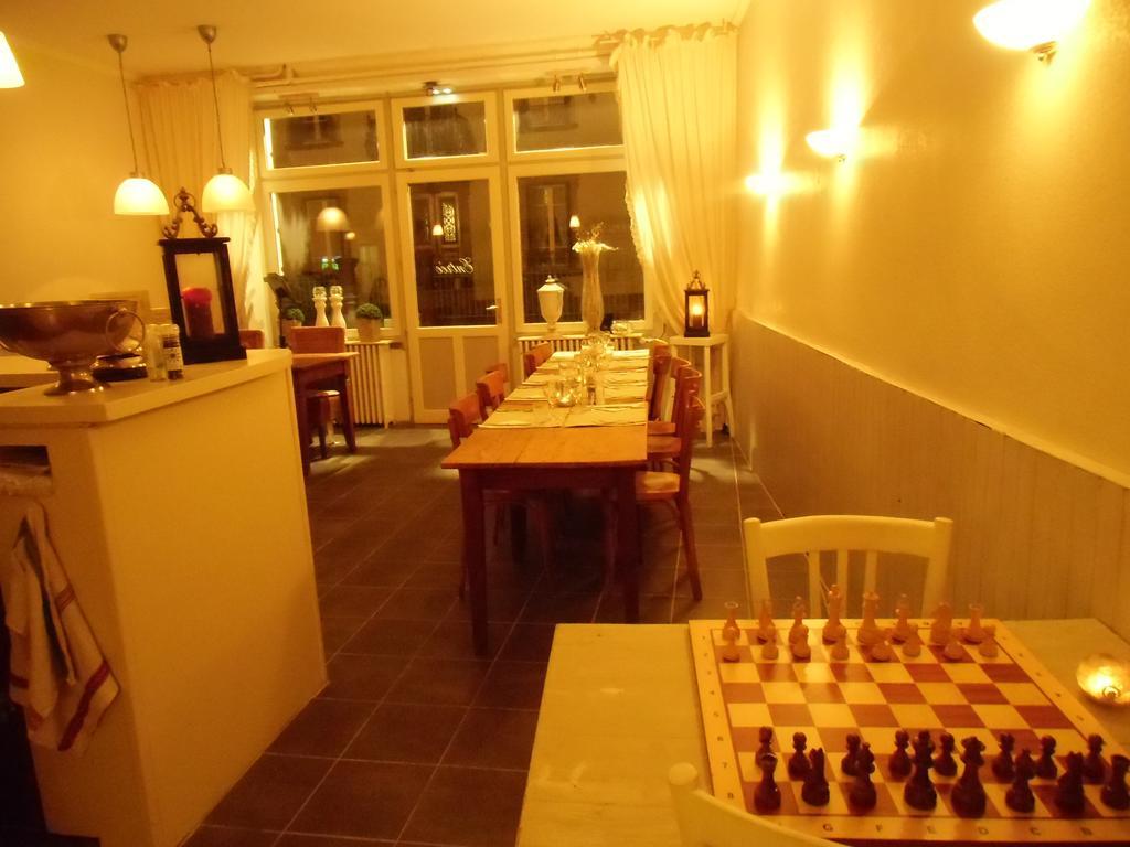 Hôtel De La Providence Égliseneuve-dʼEntraigues Extérieur photo