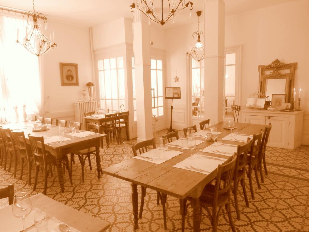 Hôtel De La Providence Égliseneuve-dʼEntraigues Extérieur photo