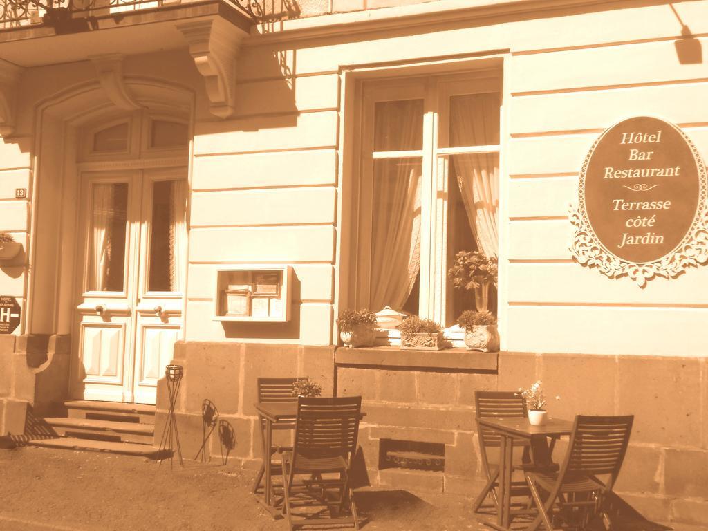 Hôtel De La Providence Égliseneuve-dʼEntraigues Extérieur photo