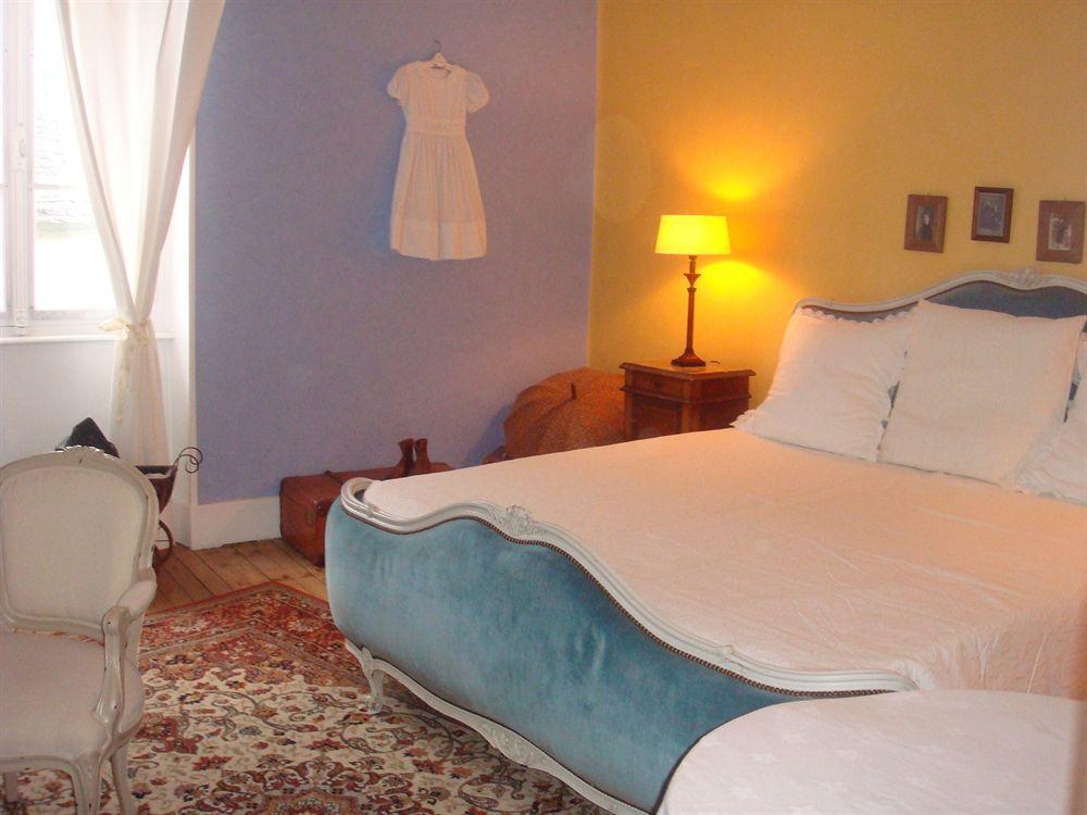 Hôtel De La Providence Égliseneuve-dʼEntraigues Extérieur photo