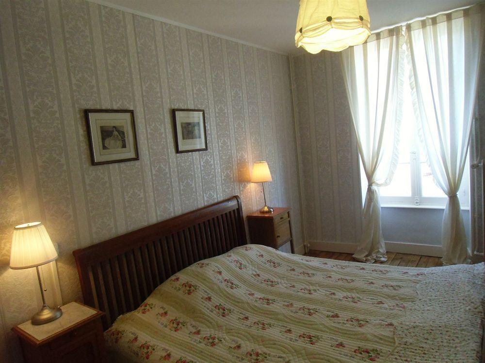 Hôtel De La Providence Égliseneuve-dʼEntraigues Extérieur photo