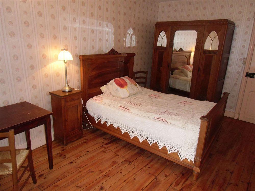 Hôtel De La Providence Égliseneuve-dʼEntraigues Extérieur photo