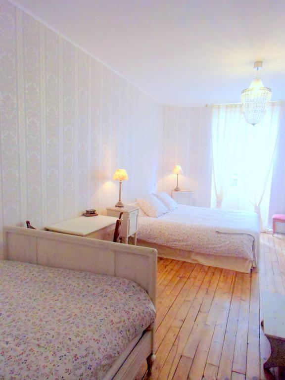 Hôtel De La Providence Égliseneuve-dʼEntraigues Chambre photo
