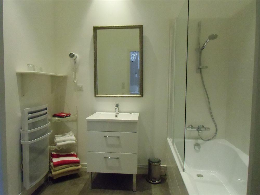 Hôtel De La Providence Égliseneuve-dʼEntraigues Extérieur photo