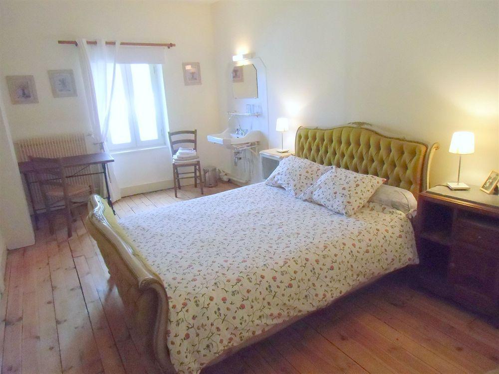 Hôtel De La Providence Égliseneuve-dʼEntraigues Extérieur photo