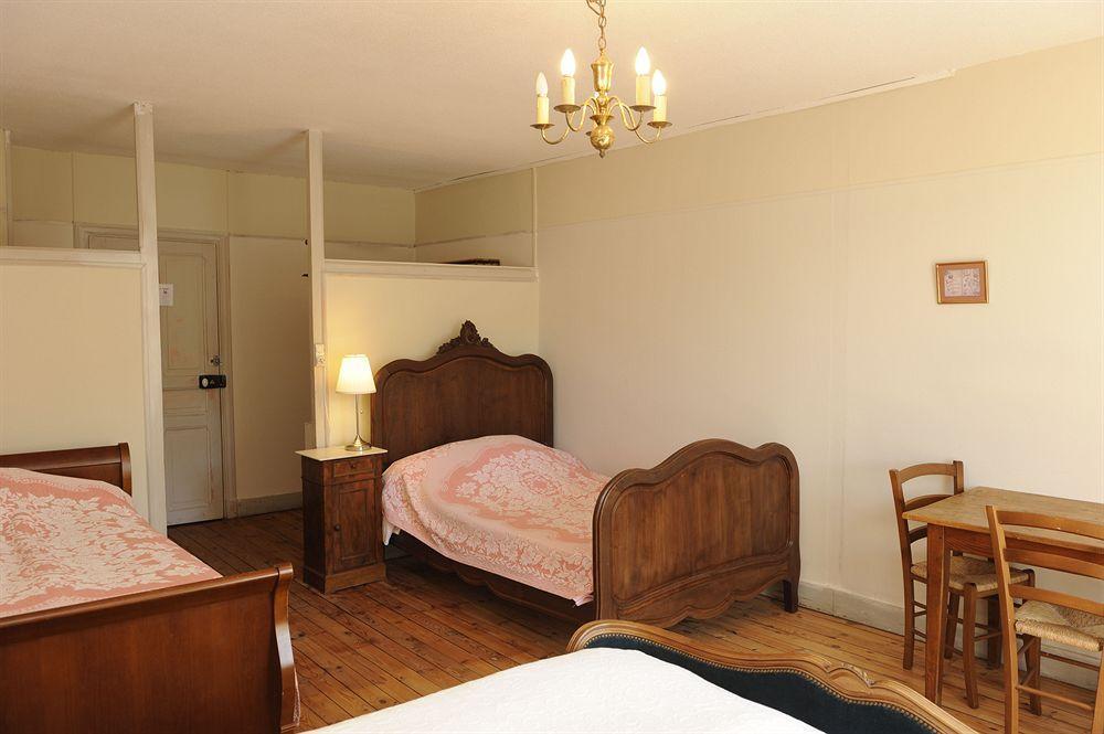 Hôtel De La Providence Égliseneuve-dʼEntraigues Extérieur photo