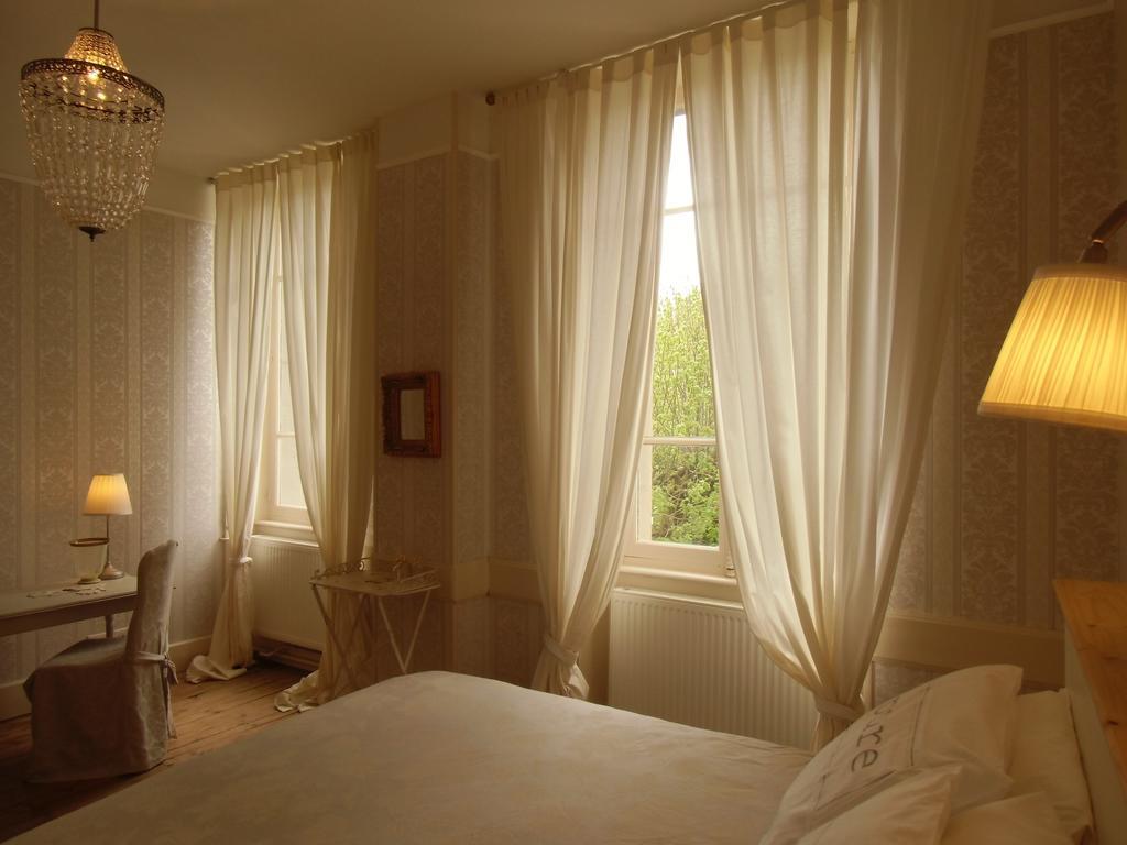 Hôtel De La Providence Égliseneuve-dʼEntraigues Extérieur photo