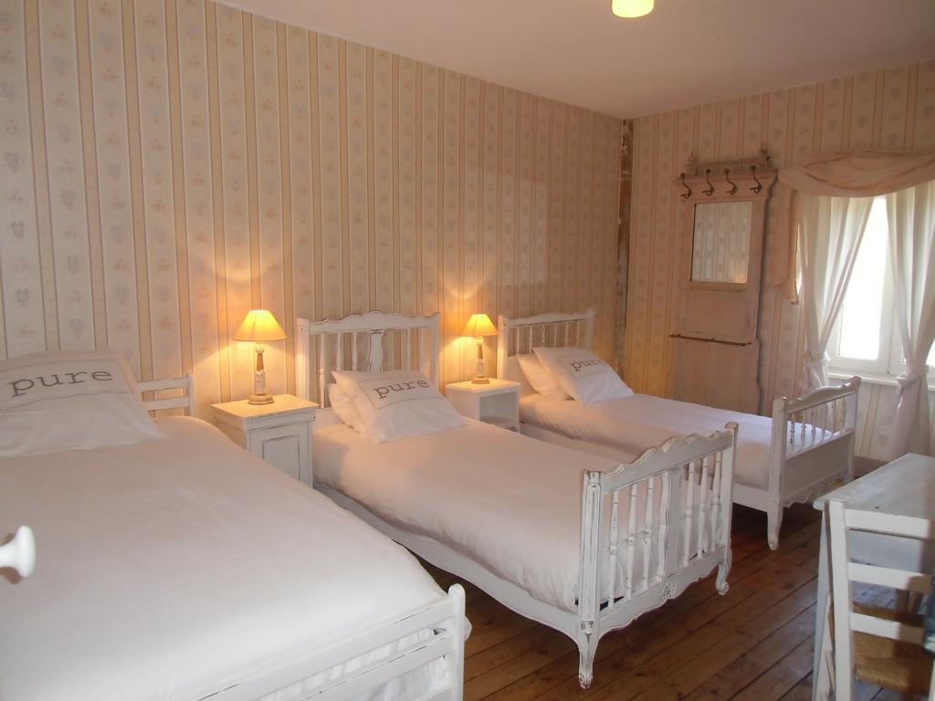 Hôtel De La Providence Égliseneuve-dʼEntraigues Extérieur photo