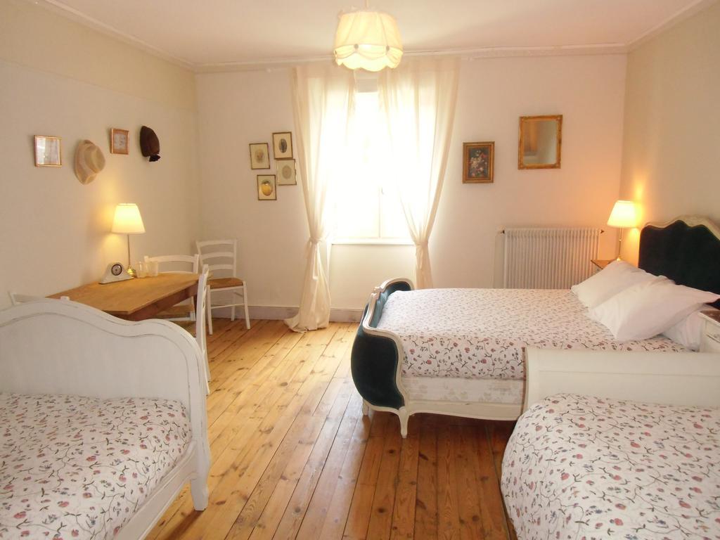 Hôtel De La Providence Égliseneuve-dʼEntraigues Extérieur photo