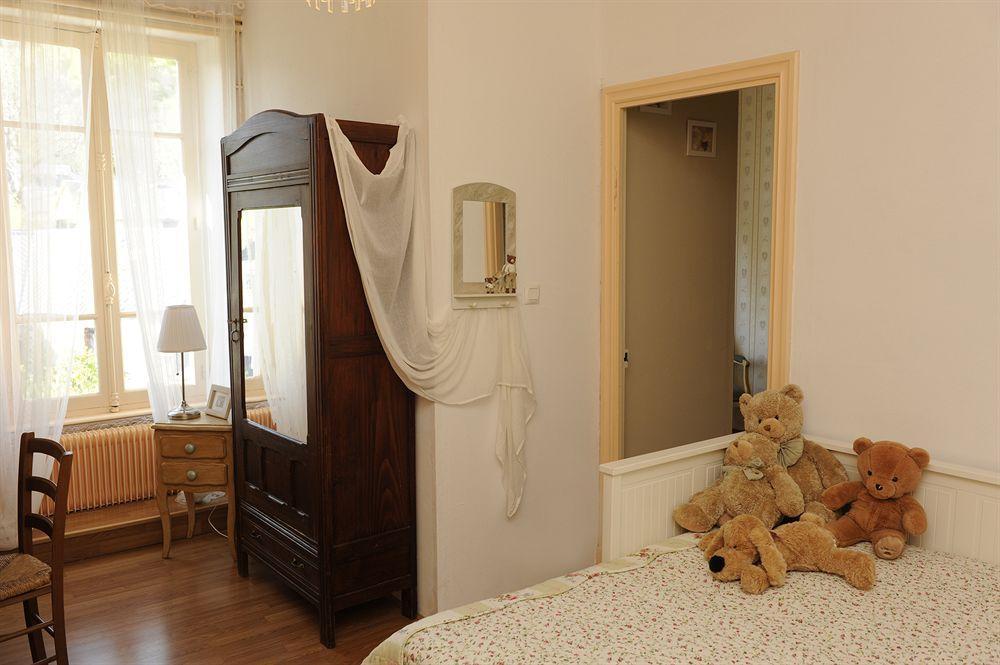 Hôtel De La Providence Égliseneuve-dʼEntraigues Extérieur photo