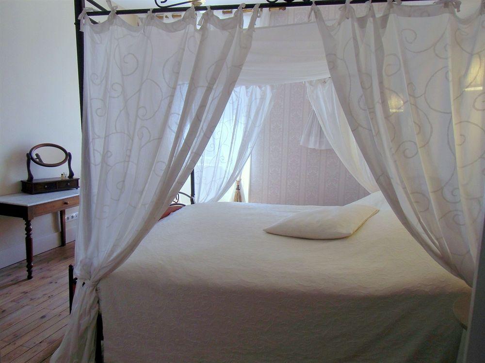 Hôtel De La Providence Égliseneuve-dʼEntraigues Extérieur photo