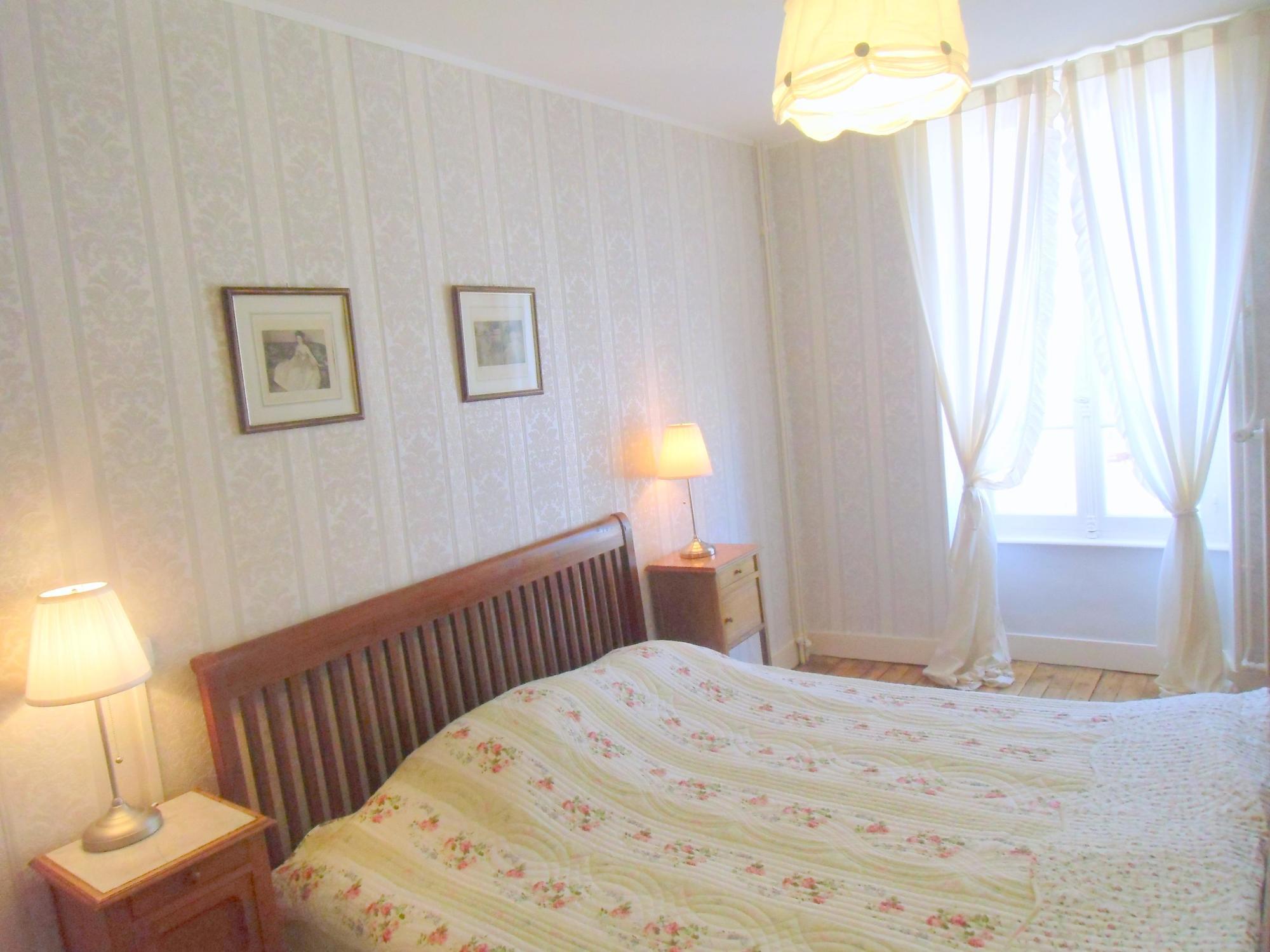 Hôtel De La Providence Égliseneuve-dʼEntraigues Extérieur photo