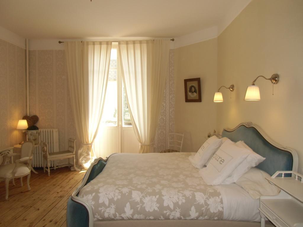 Hôtel De La Providence Égliseneuve-dʼEntraigues Extérieur photo