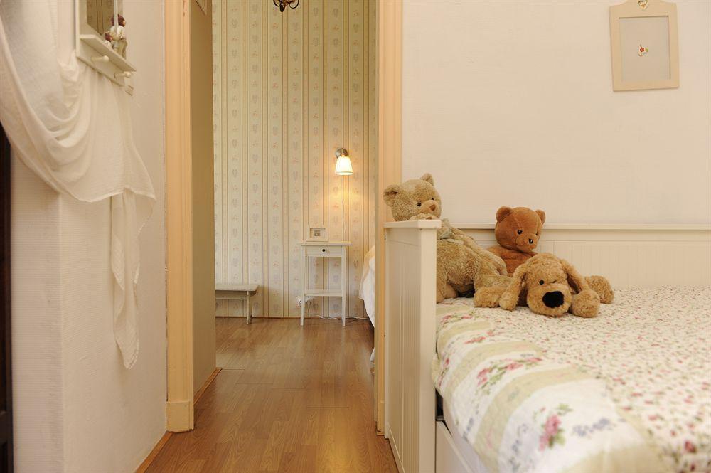 Hôtel De La Providence Égliseneuve-dʼEntraigues Extérieur photo