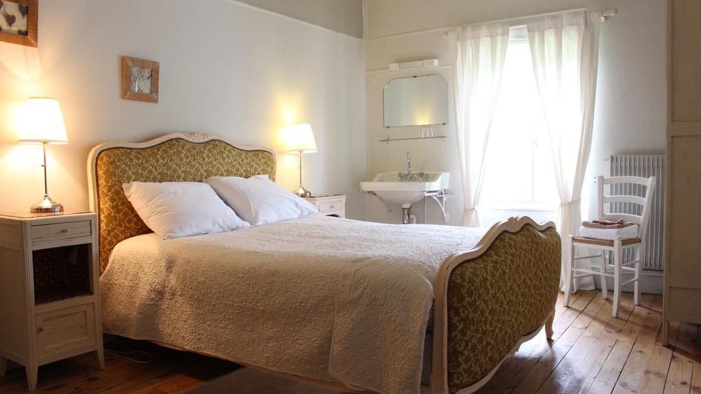 Hôtel De La Providence Égliseneuve-dʼEntraigues Extérieur photo