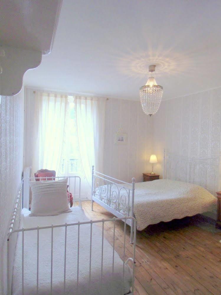 Hôtel De La Providence Égliseneuve-dʼEntraigues Extérieur photo