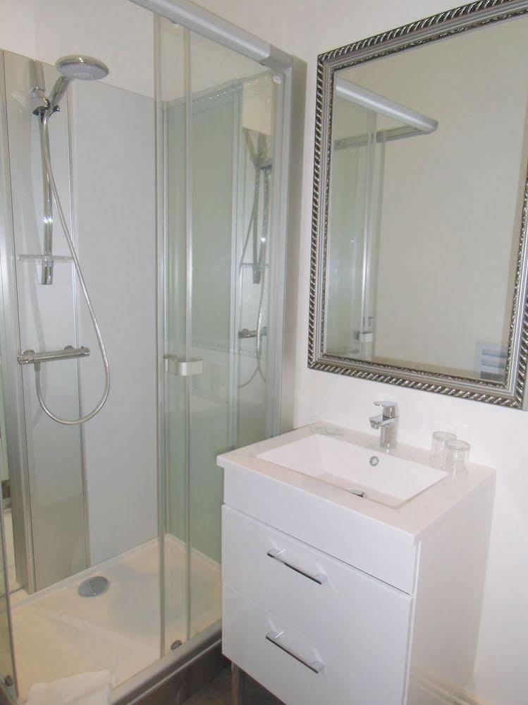 Hôtel De La Providence Égliseneuve-dʼEntraigues Extérieur photo
