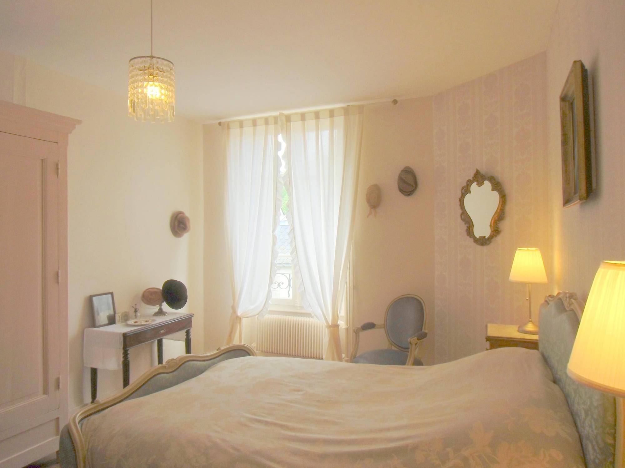 Hôtel De La Providence Égliseneuve-dʼEntraigues Extérieur photo