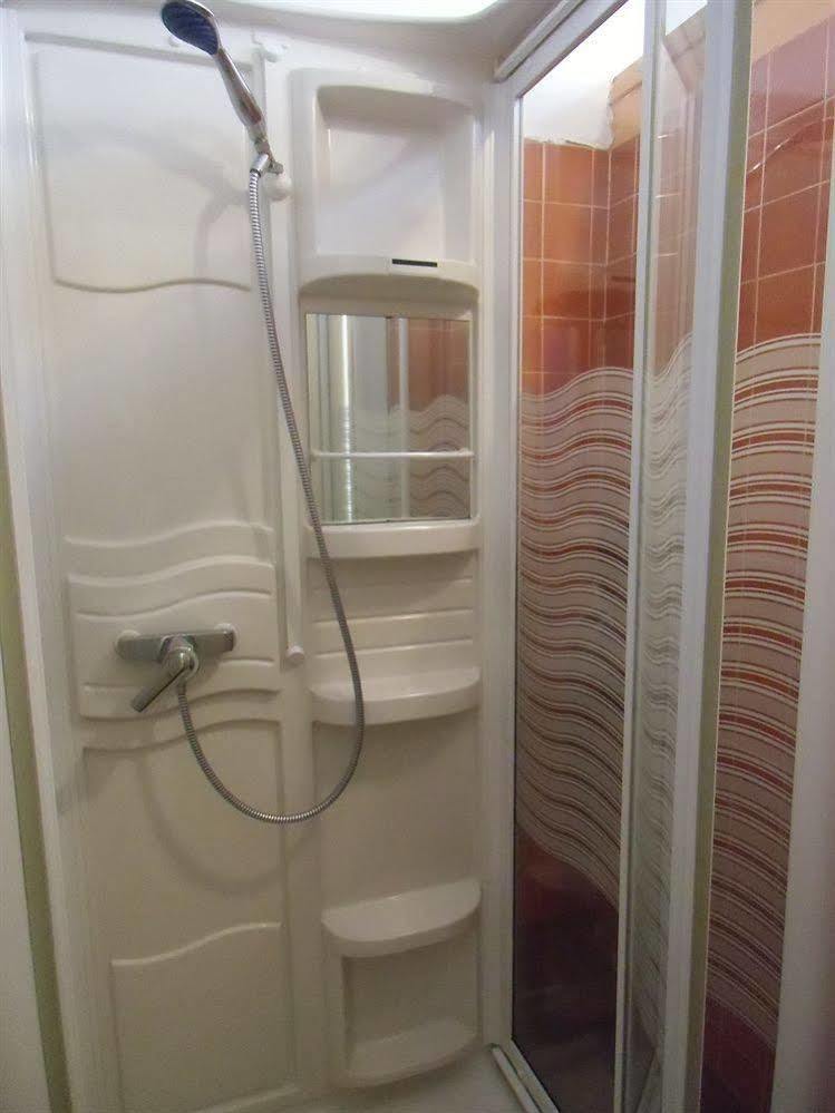 Hôtel De La Providence Égliseneuve-dʼEntraigues Extérieur photo