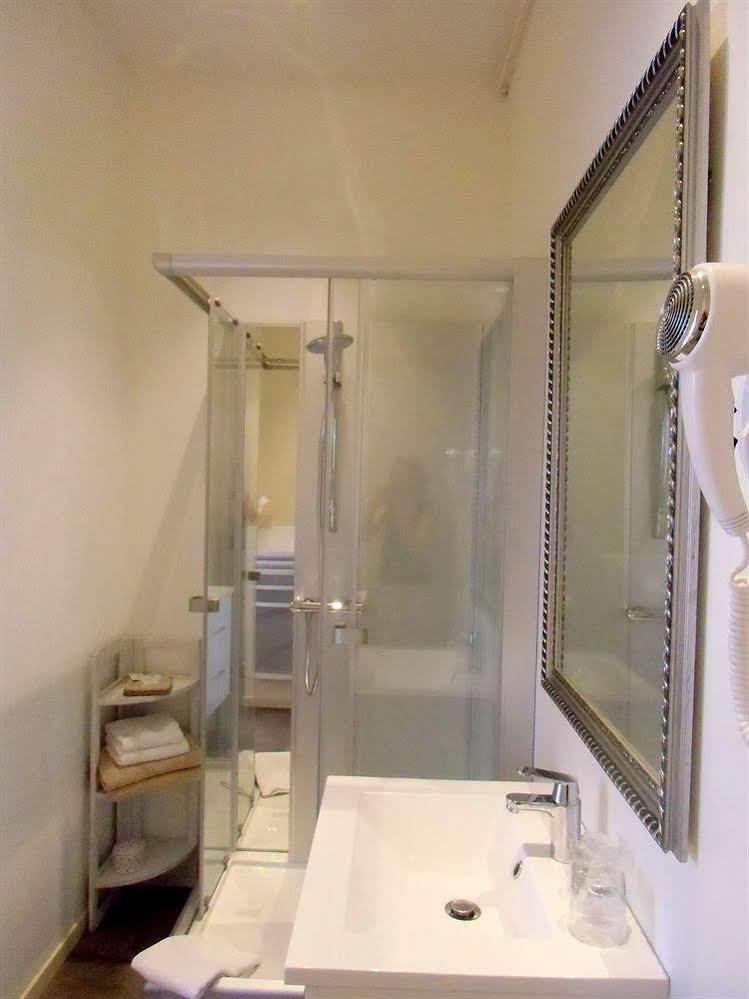 Hôtel De La Providence Égliseneuve-dʼEntraigues Extérieur photo