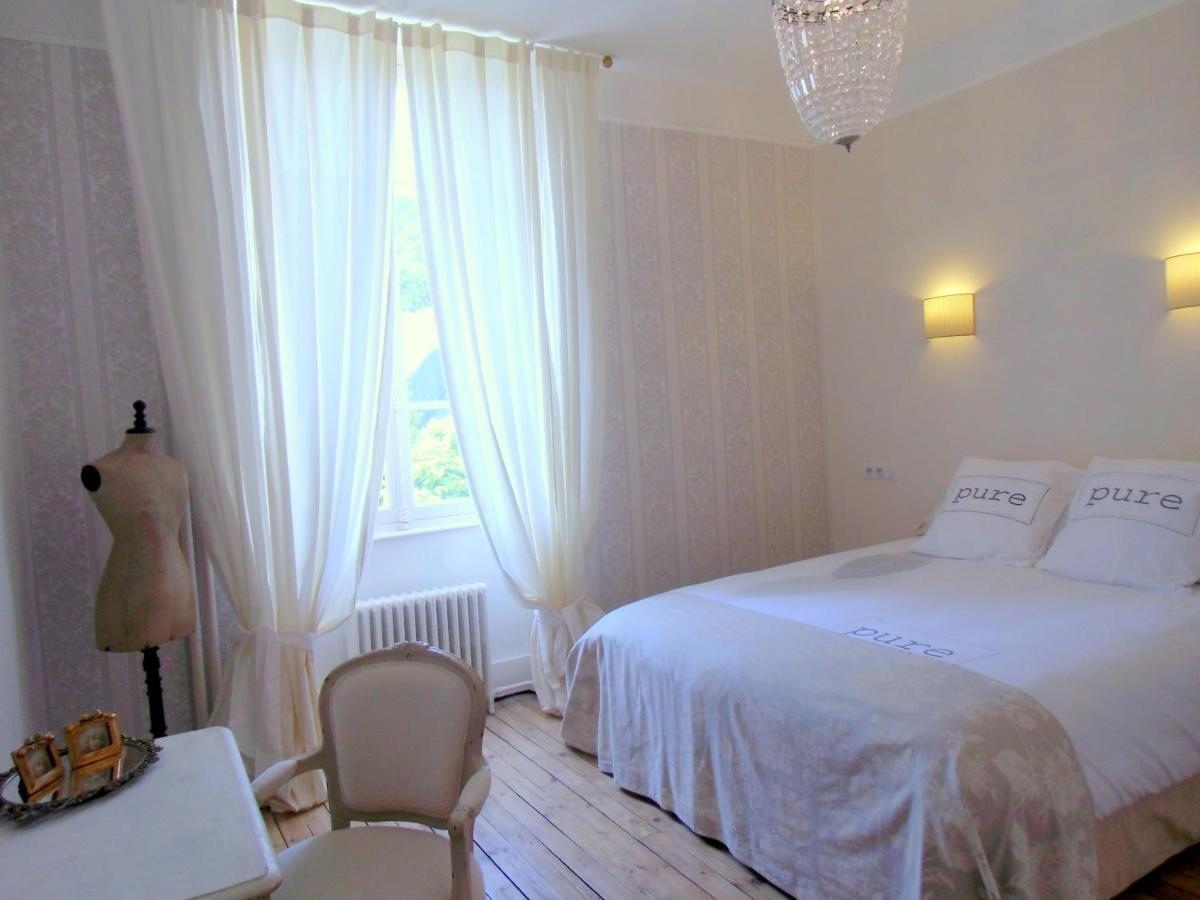 Hôtel De La Providence Égliseneuve-dʼEntraigues Chambre photo